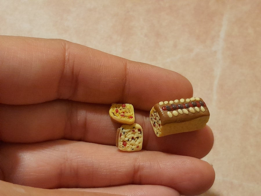 Miniature gineoa cake + 2 slices 1:12