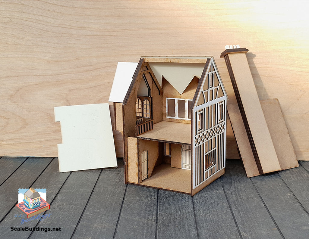 1:48th Elizabeth Manor - Elizabethan quarter Scale dolls house miniature.