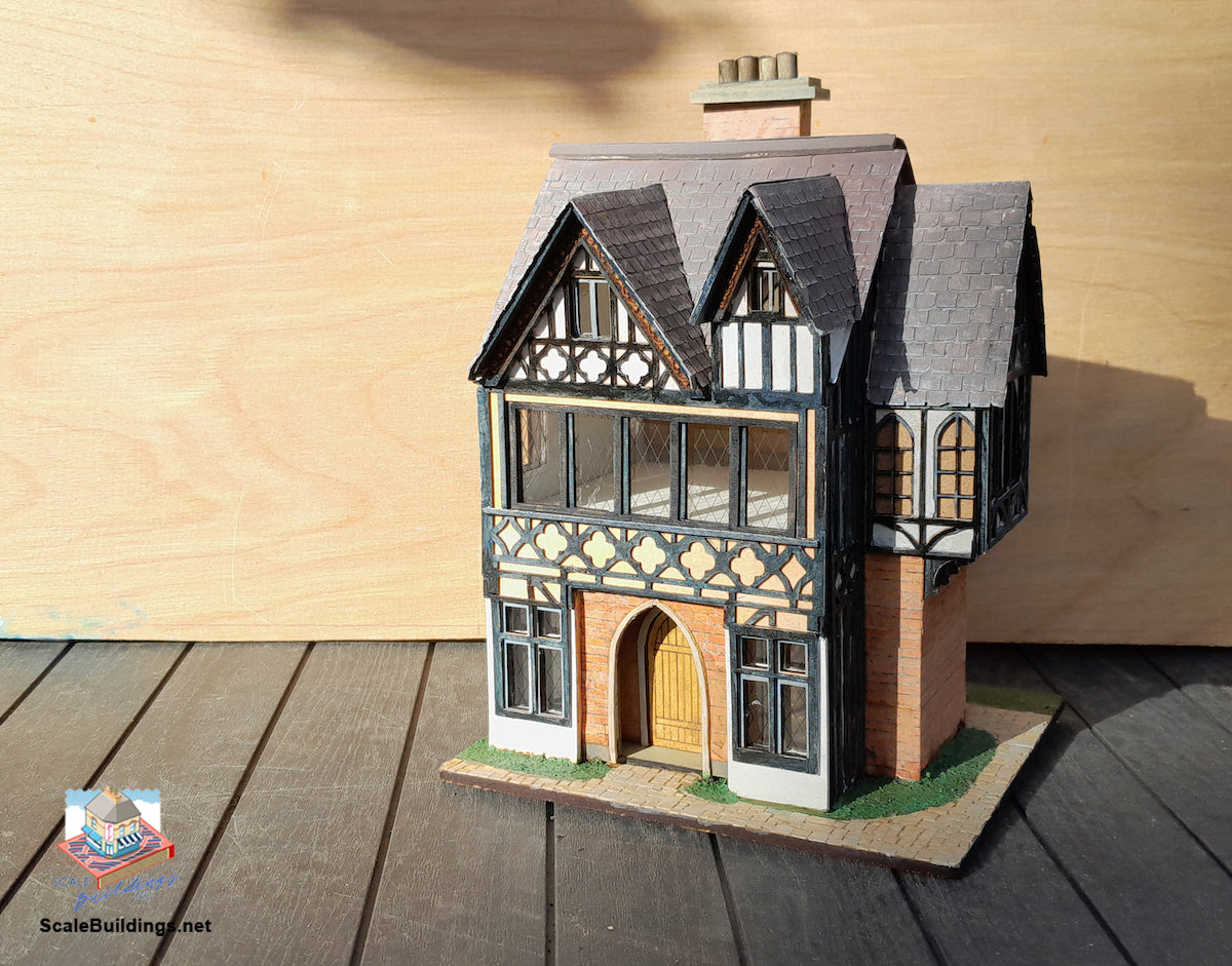 1:48th Elizabeth Manor - Elizabethan quarter Scale dolls house miniature.