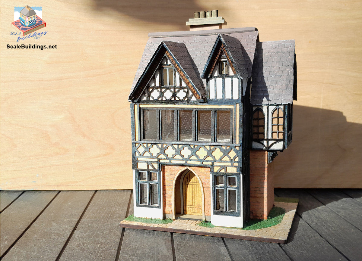 1:48th Elizabeth Manor - Elizabethan quarter Scale dolls house miniature.