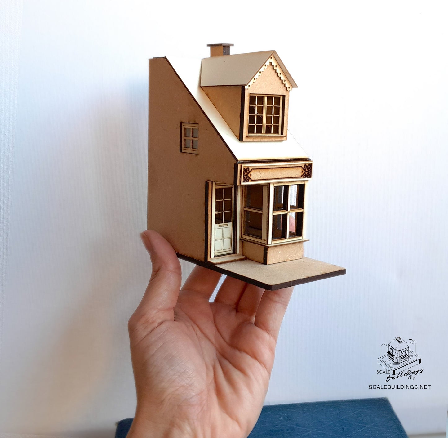 1:48th Dollshouse Miniature model kit - Highstreet Shop "Eat & Greet" Cafe