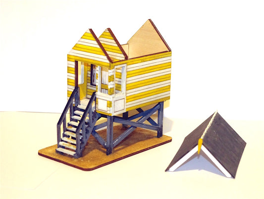 QUARTER SCALE DOLLHOUSE 1/48 British seaside beach hut seaside theme miniature kit model Gull beach hut Gift