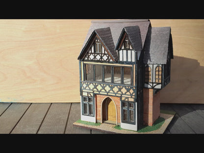 1:48th Elizabeth Manor - Elizabethan quarter Scale dolls house miniature.